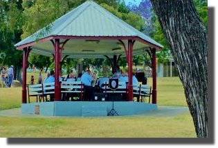 Music in the Park. Queens Park Ipswich. 30 Oct 2016.